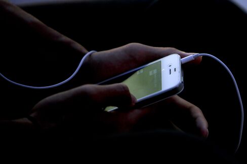 Apple Supplier Corning Sees Three-Year Wait for Flexible Display