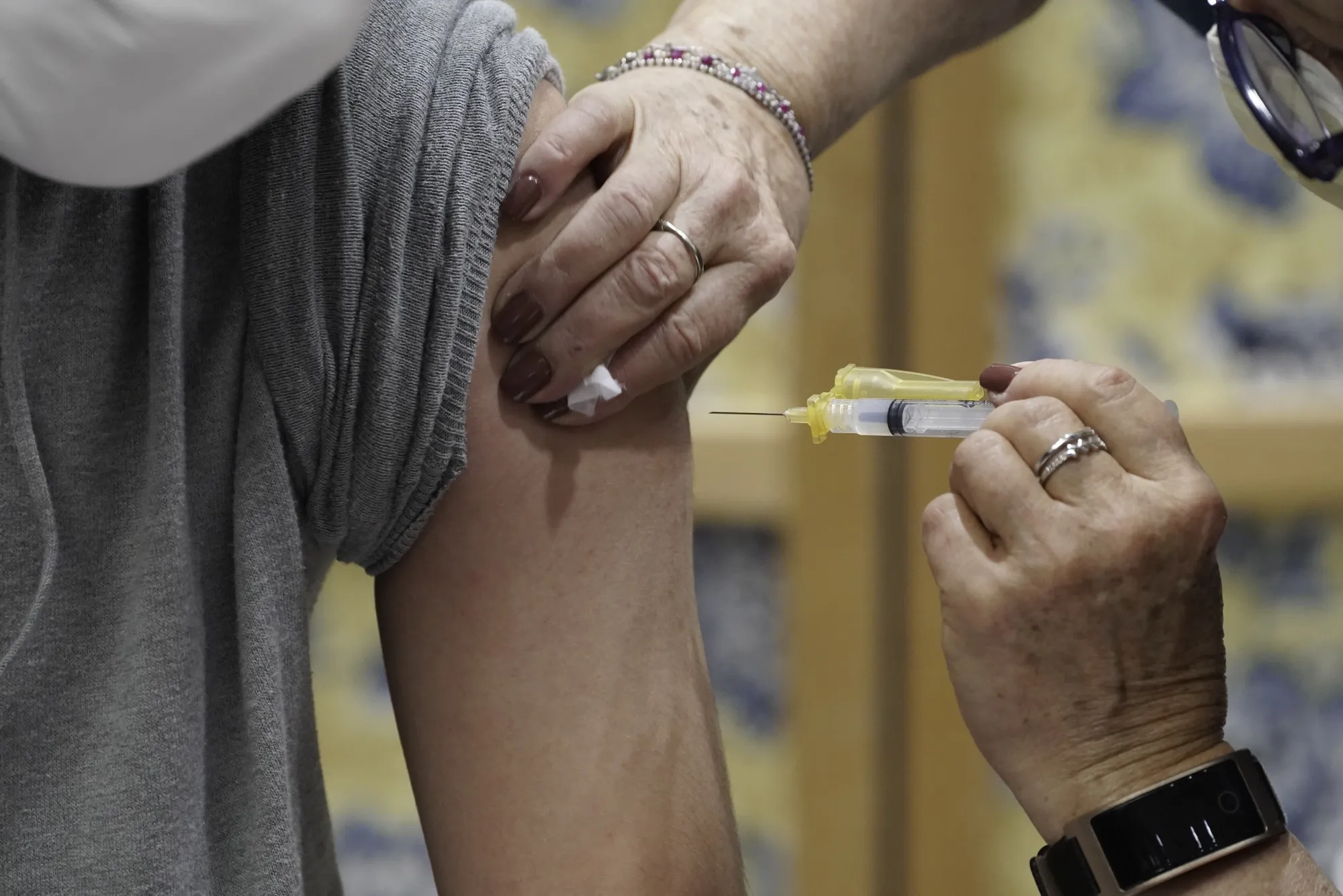Tuscon Medical Center Administers Covid-19 Vaccinations To Group 1B