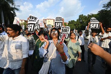 SFI Workers Protest Against CEC Gyanesh Kumar Outside ECI HQ