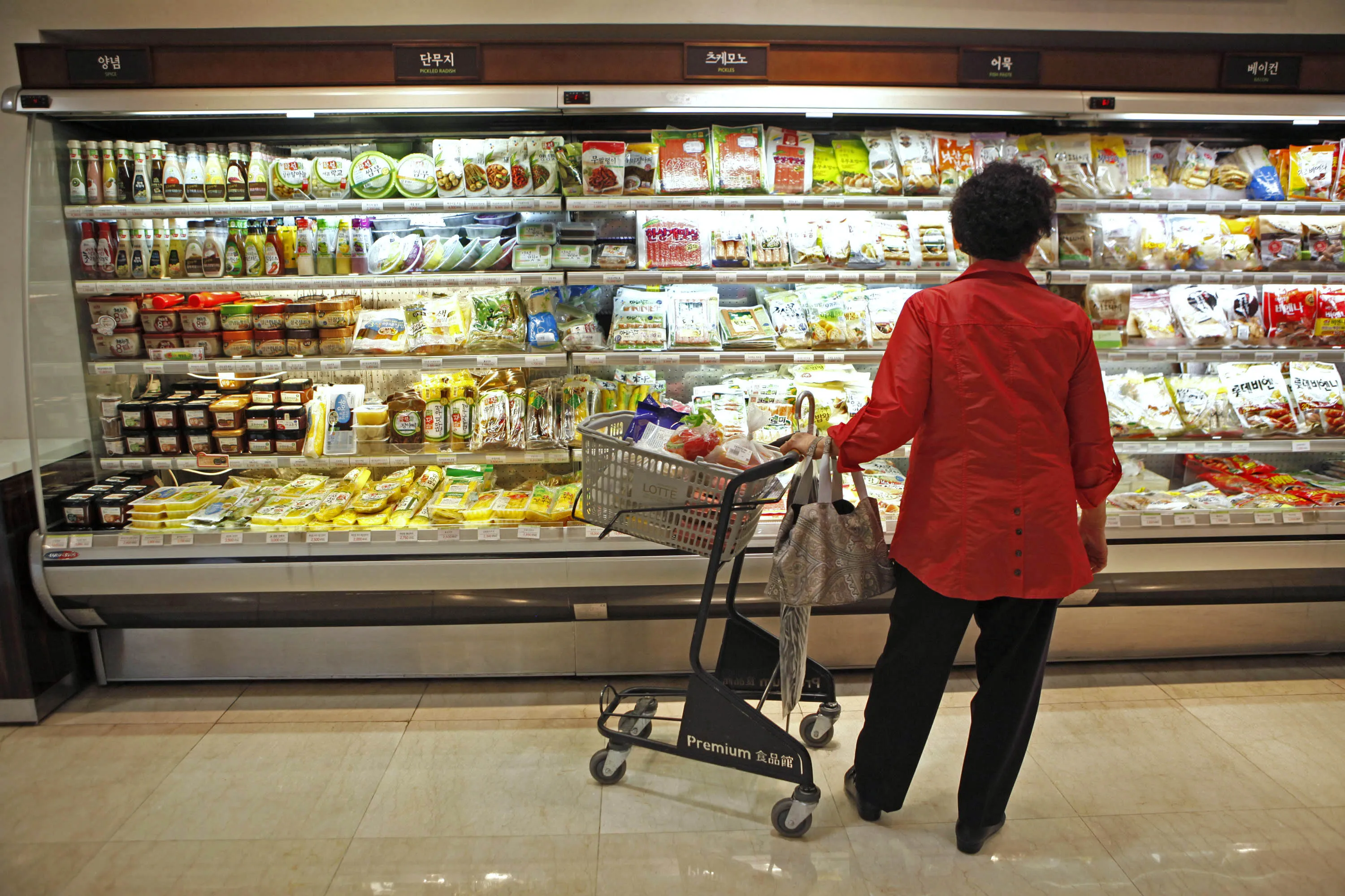 The Bank of Korea is keeping a close eye on inflation as it maintains its benchmark interest&nbsp;rate&nbsp;at a restrictive level of 3.5% to tamp down price pressures.