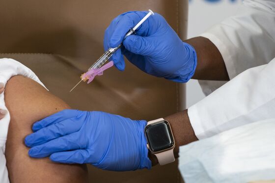 Health Workers Balking at Vaccine Are Tempted With Pizza, IPads