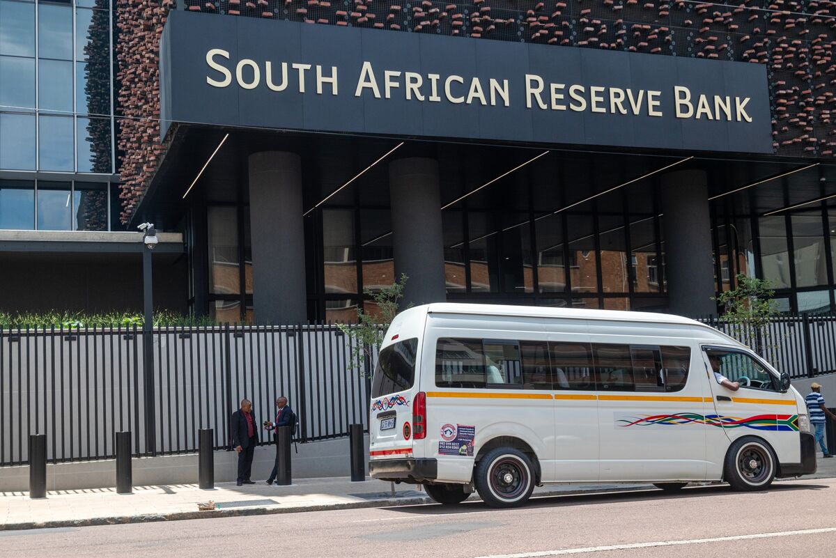 Africa’s Biggest Economy Set to Hike Interest Rates on War Shock as Peers Hold