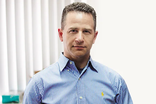 A cluster of Rus's pebble-size robots