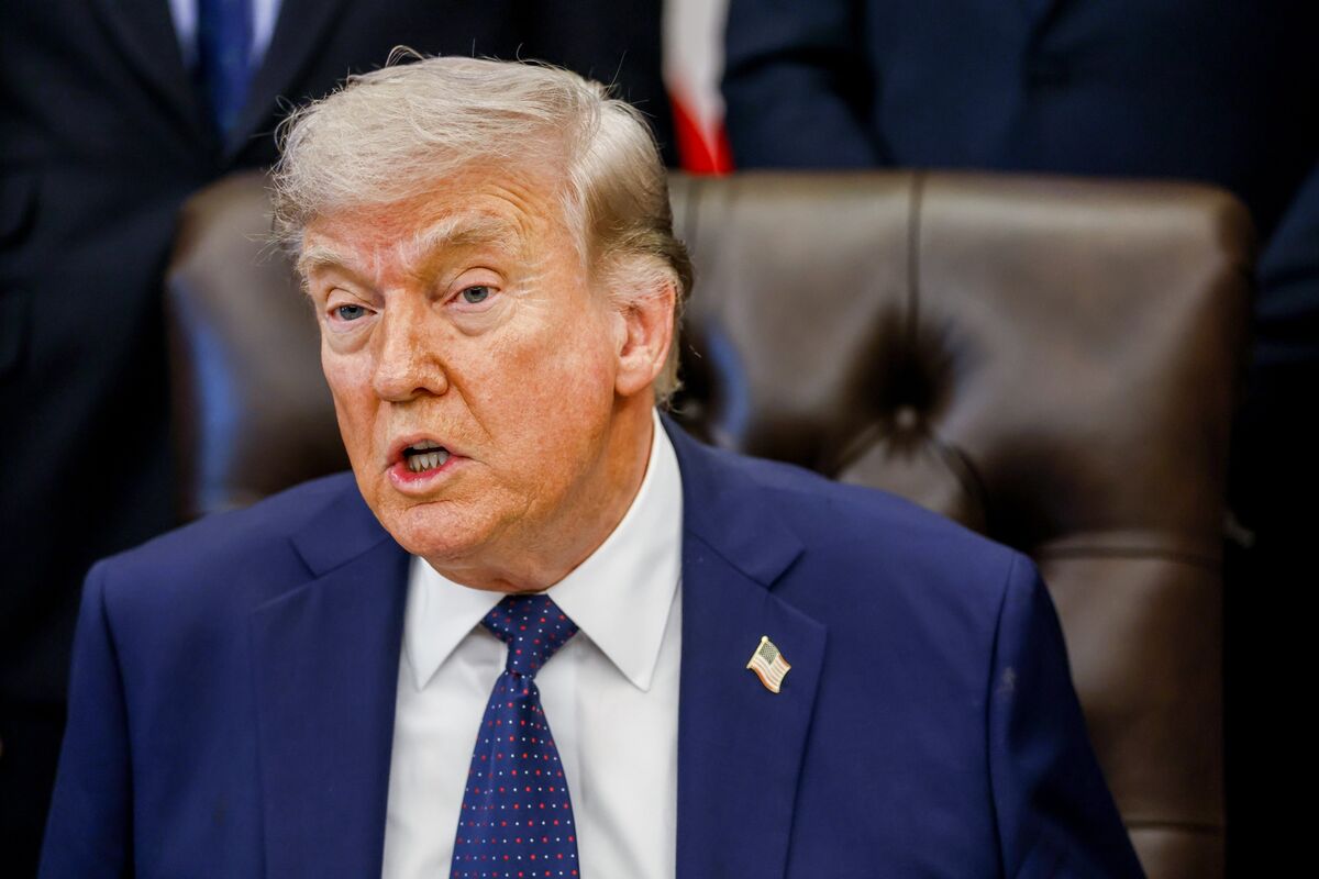 bloomberg.com - Catherine Lucey - Trump Says He'll Look Into Federal Worker Prediction Market Bets