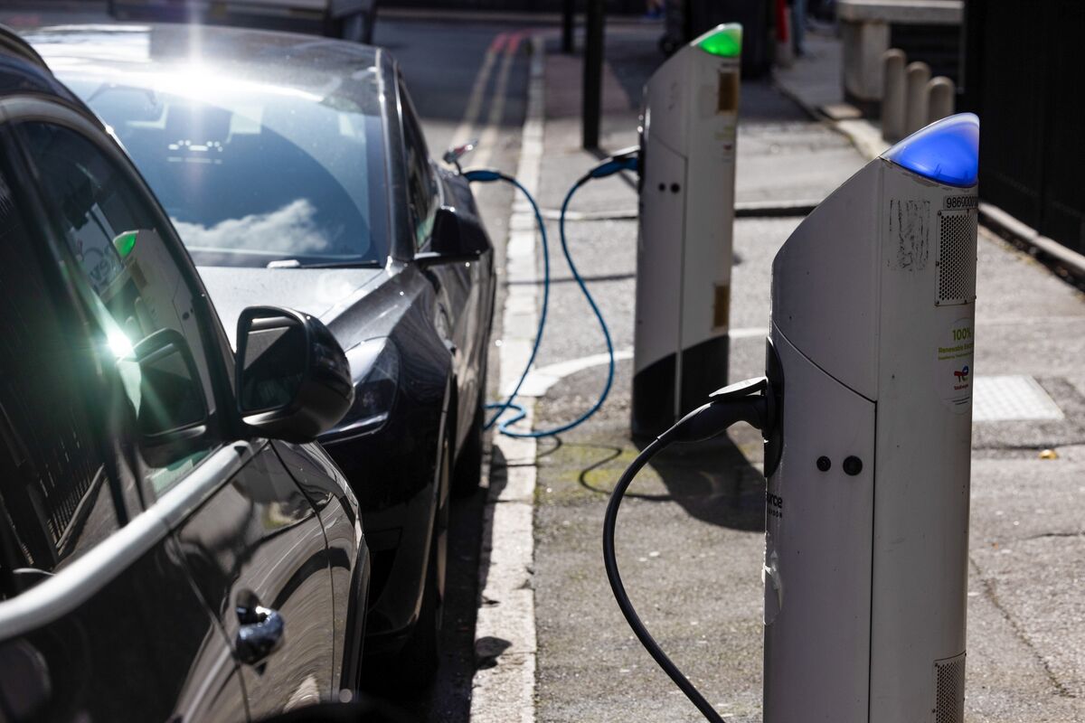 Wall Street Sours on EVs as Demand Falters, Funding Costs Soar