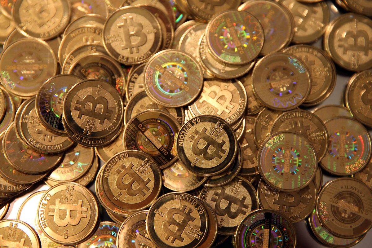 ビットコイン急騰、一時2356ドル－「採掘者」たち分裂回避に動く - Bloomberg