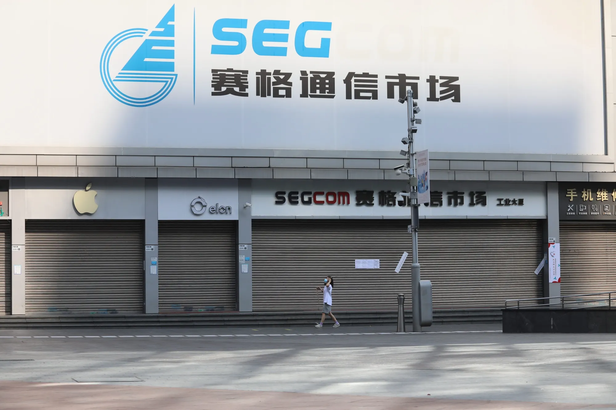 Closed shops in Huaqiangbei area, the world’s biggest electronics market, in Shenzhen, on March 14.