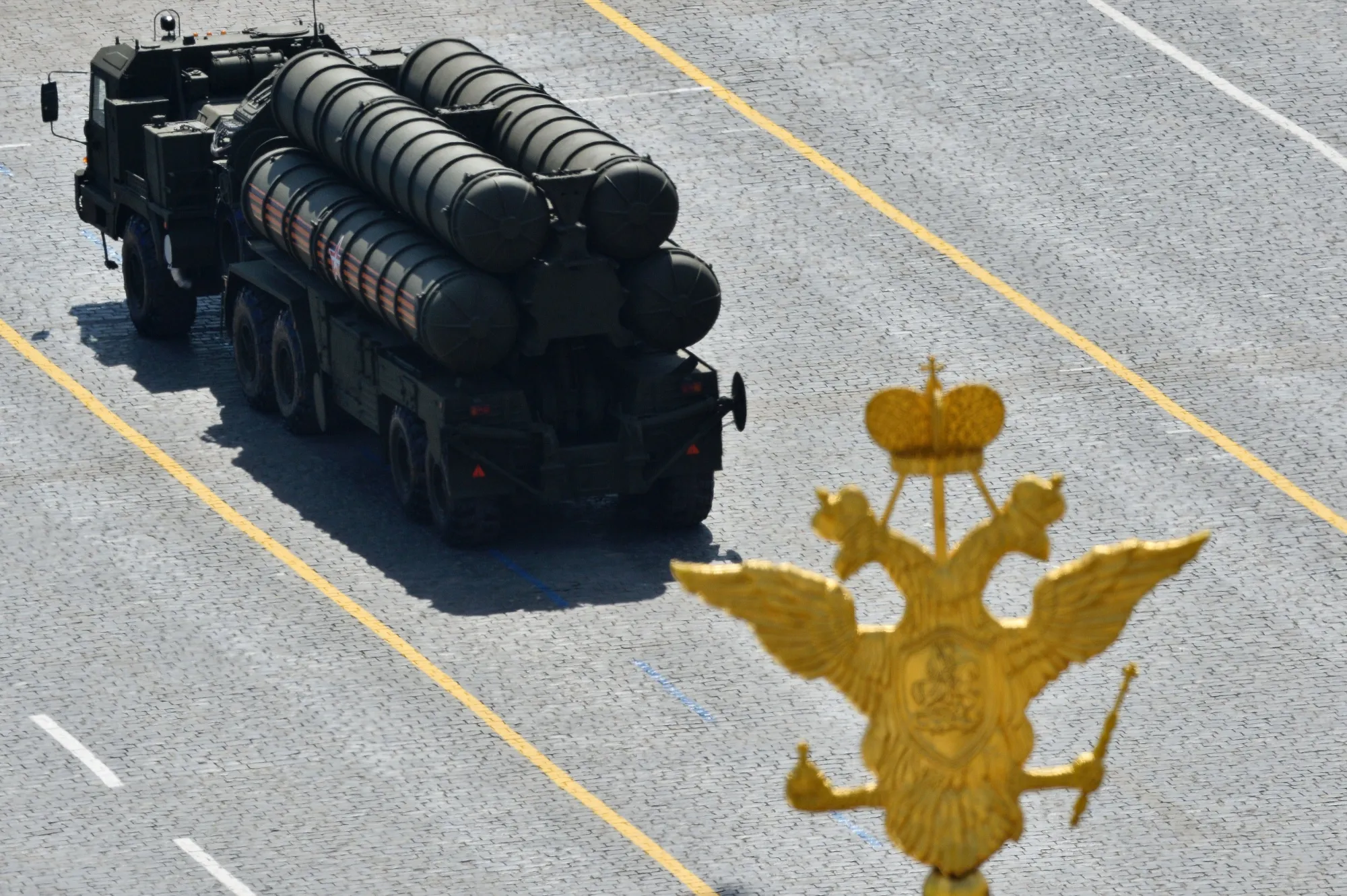 A Russian S-400&nbsp;medium-range and long-range surface-to-air missile system.