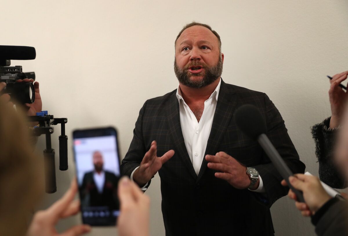 Musk to Restore Alex Jones’s Account on X After User Vote