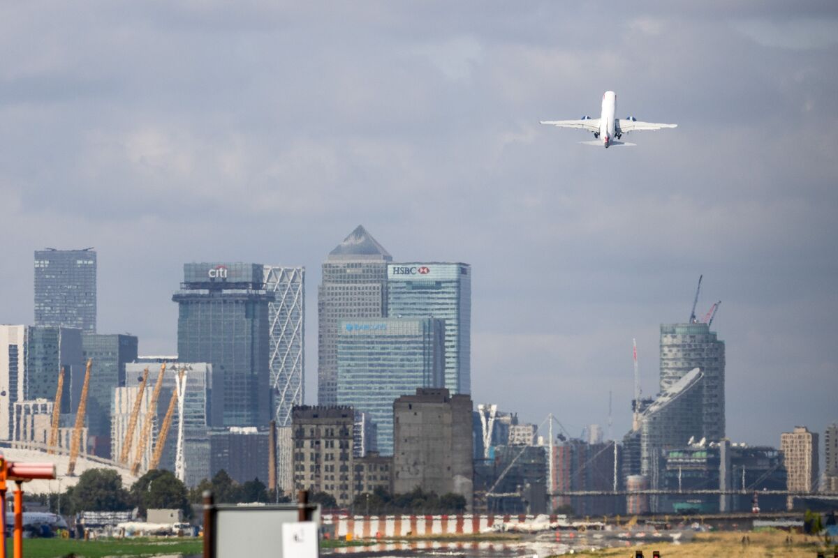 UK to Raise Record £14 Billion of 10-Year Gilts Amid Huge Demand