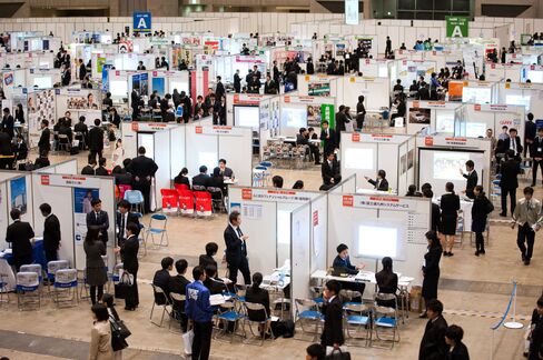 University Students Takes Part In A Job Fair As Japan Releases 3Q Revised GDP Figure