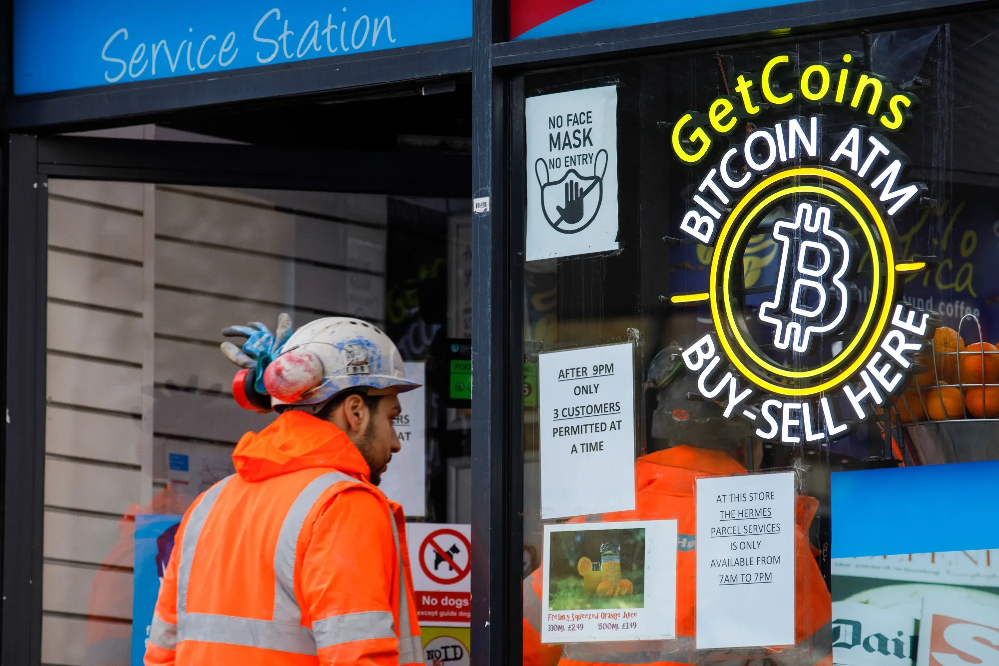 A sign advertising the availability of a bitcoin ATM at a Texaco petrol station in London.&nbsp;