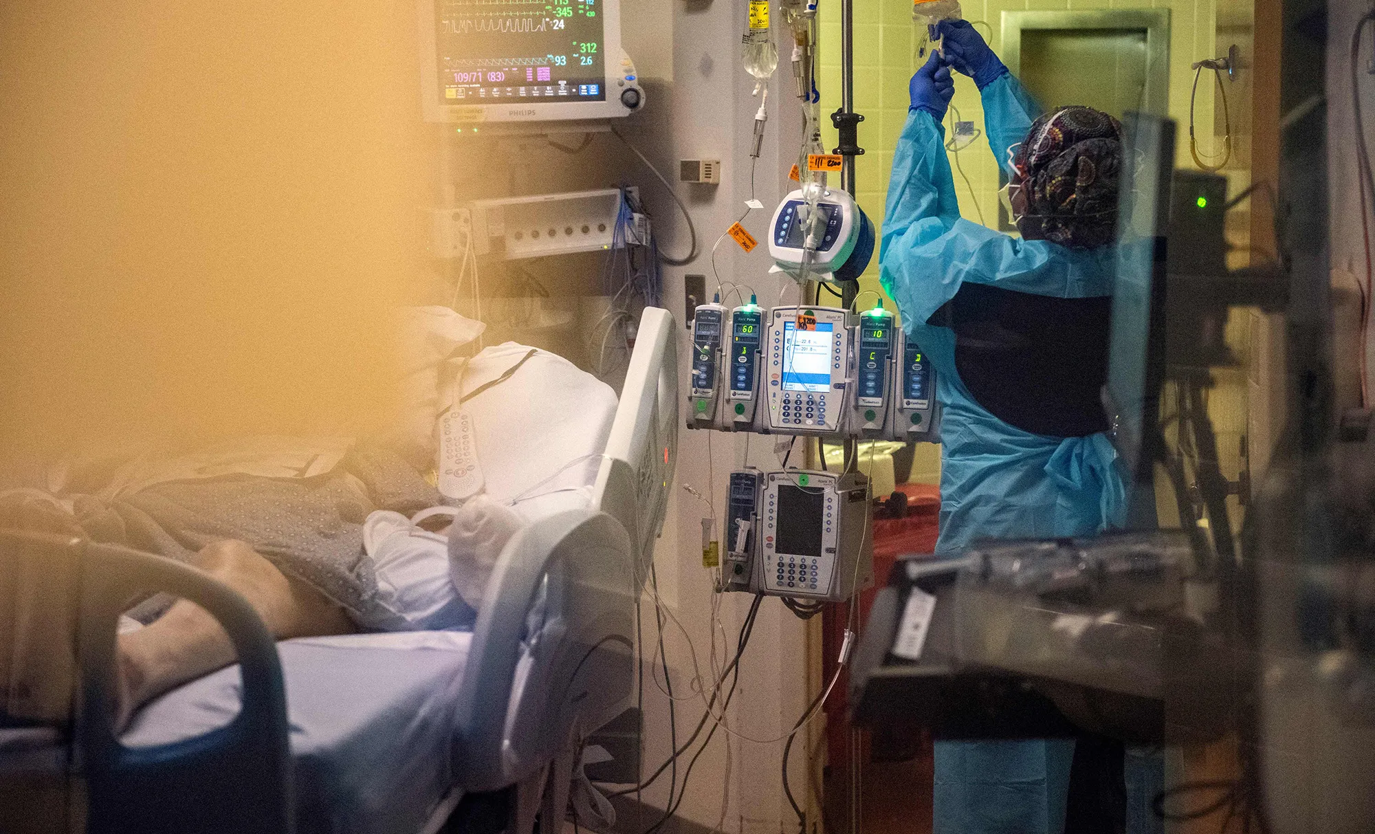 A medical worker&nbsp;in the ICU ward of&nbsp;a hospital&nbsp;in Worcester, Massachusetts on Jan. 4.