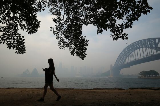 Smoke Blankets Sydney as Bushfires Rage in Eastern Australia