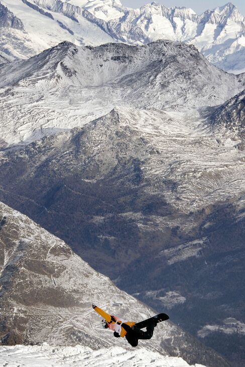 Hedge Fund Millionaire Clashes With Swiss Village on Ski Slopes