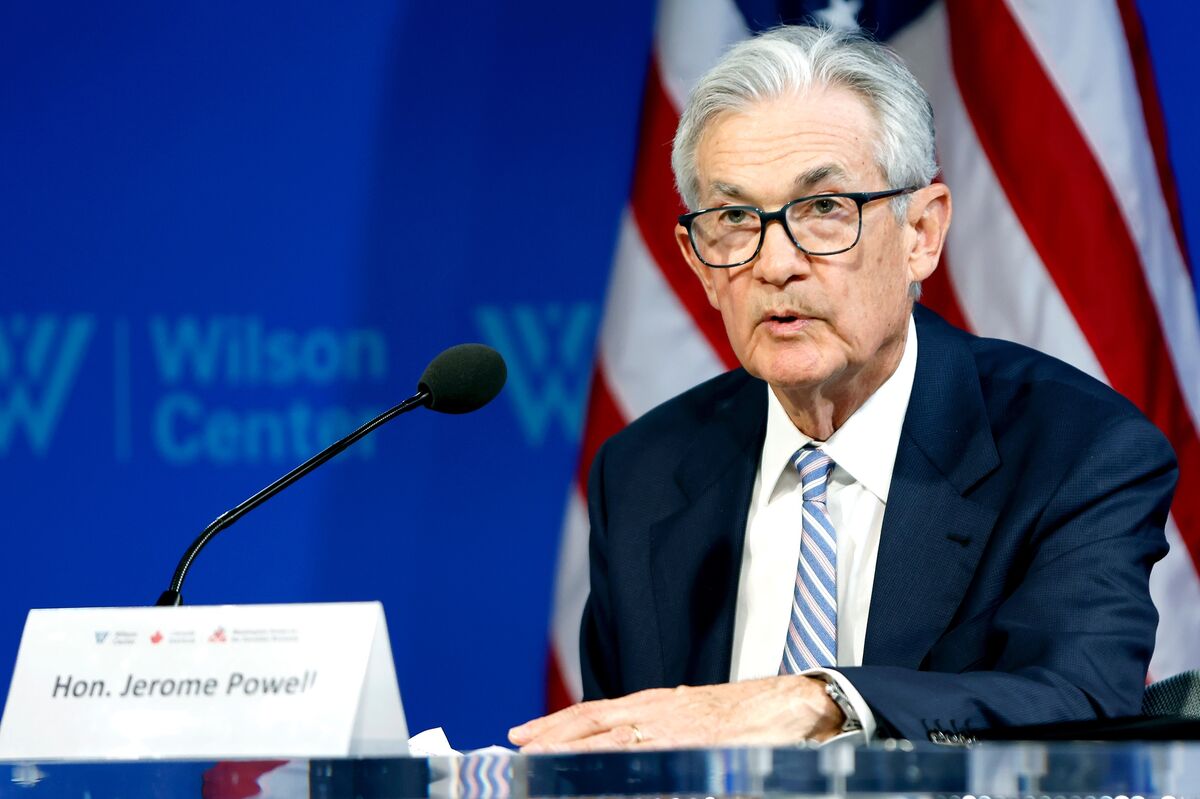 Powell’s US Rates Warning Means Headaches for Rest of the World