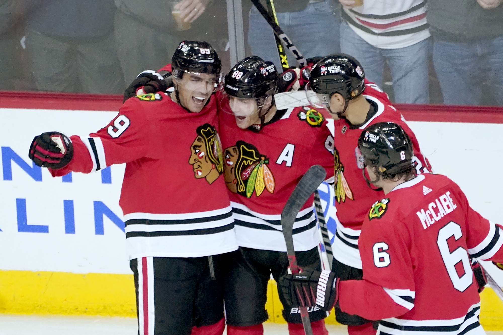 Kane Scores, Blackhawks Hold Off Panthers 4-2 for 4th in Row - Bloomberg