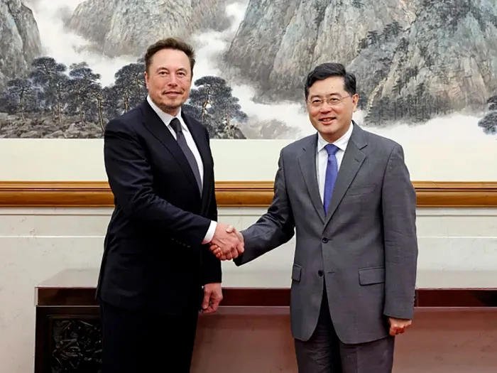 Elon Musk and Qin Gang in Beijing on May 30.