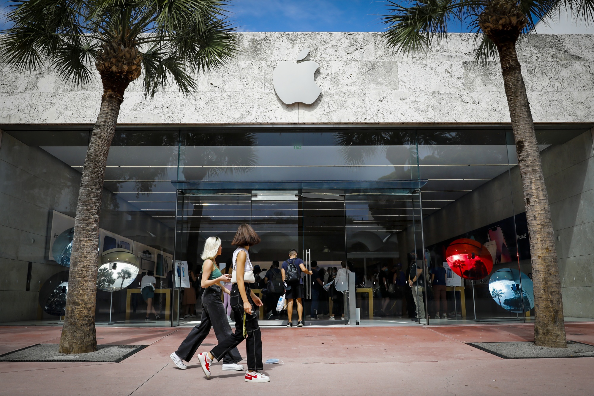 The Apple Store, Lincoln Road, Miami Beach., Kev Cook