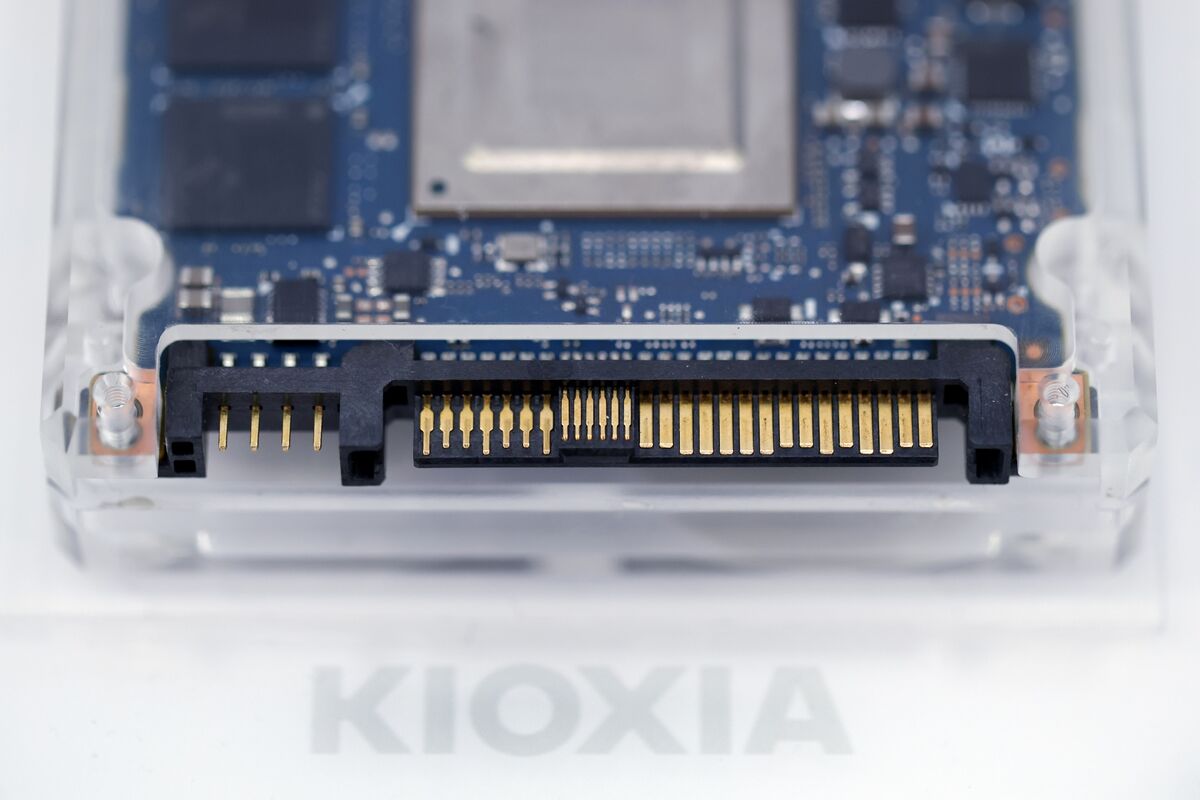 Kioxia’s Executive Pay Jumps After AI Boosts Demand and Stock