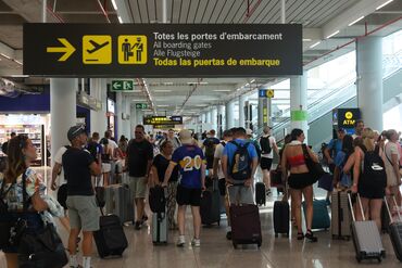 Spanish Tourism Growth to Slow as Uncertainties Hit Travel 
