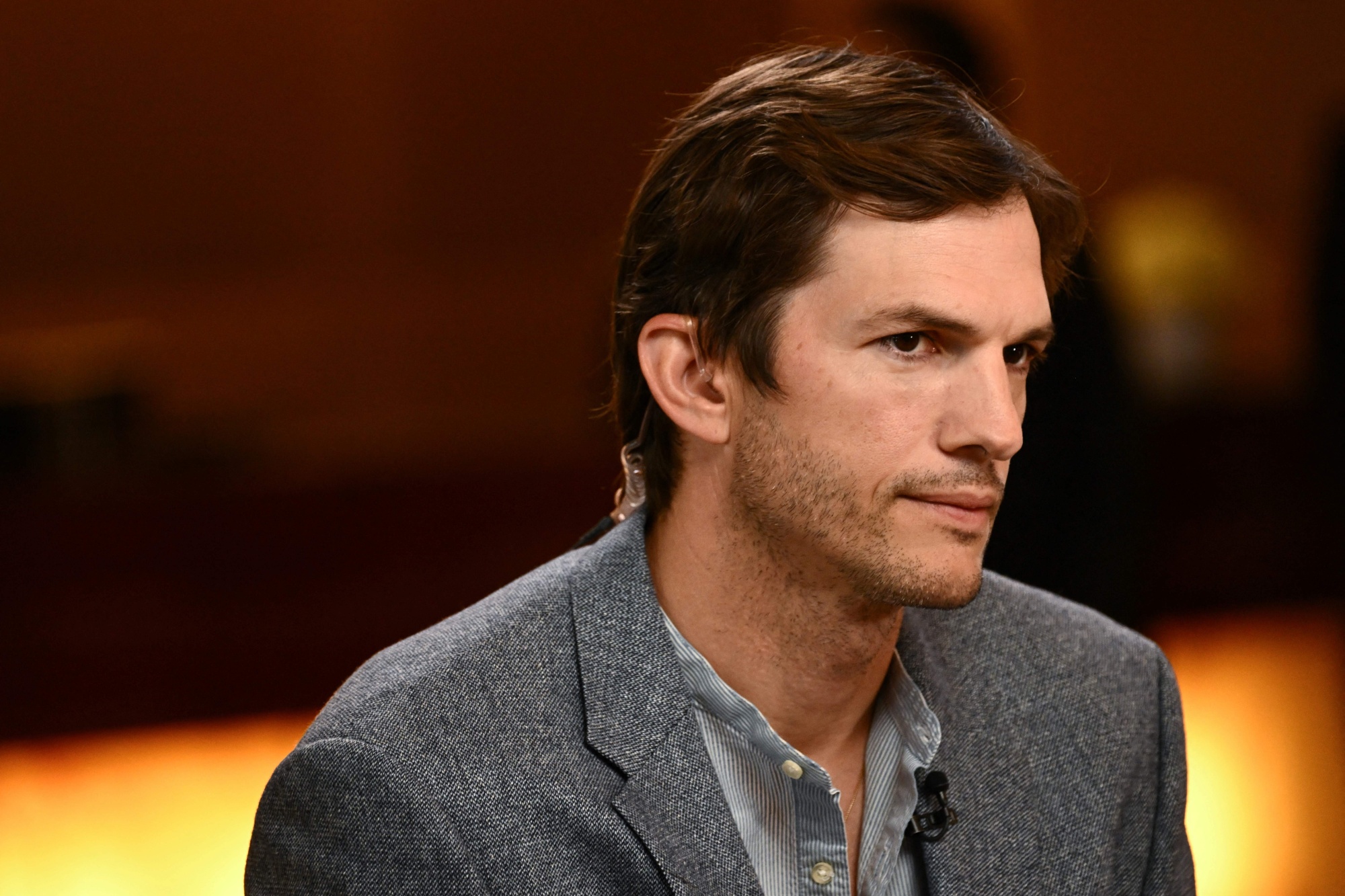 Ashton Kutcher Says VC Firm Raised Debut AI Fund in Five Weeks - Bloomberg