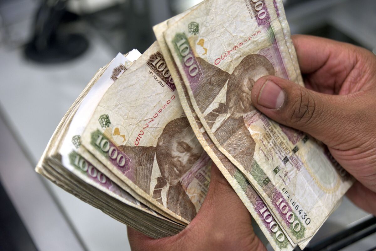 Cash Crunch Pushes Kenya to Edge With Curb in Job Growth - Bloomberg