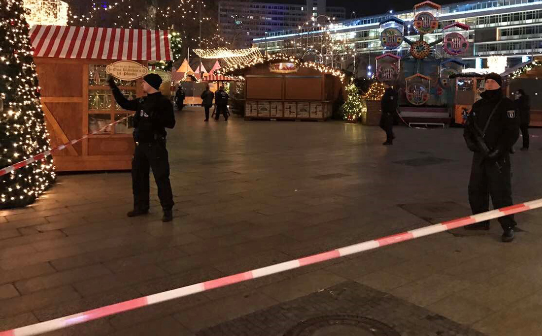 12人死亡のベルリンのトラック突入は恐らく意図的襲撃 独内務相 Bloomberg