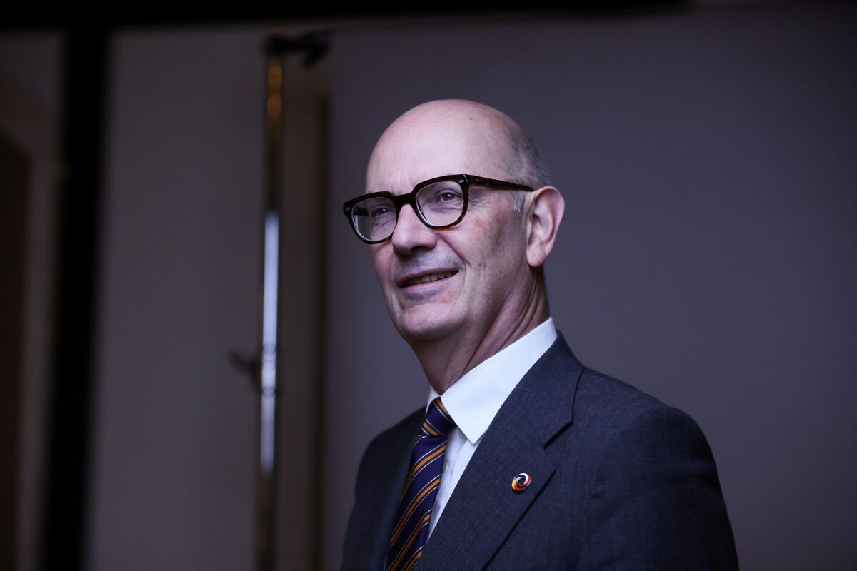 bloomberg.com - William Horobin - France's Lescure Says Let Markets Do Their Job as Yen Fluctuates