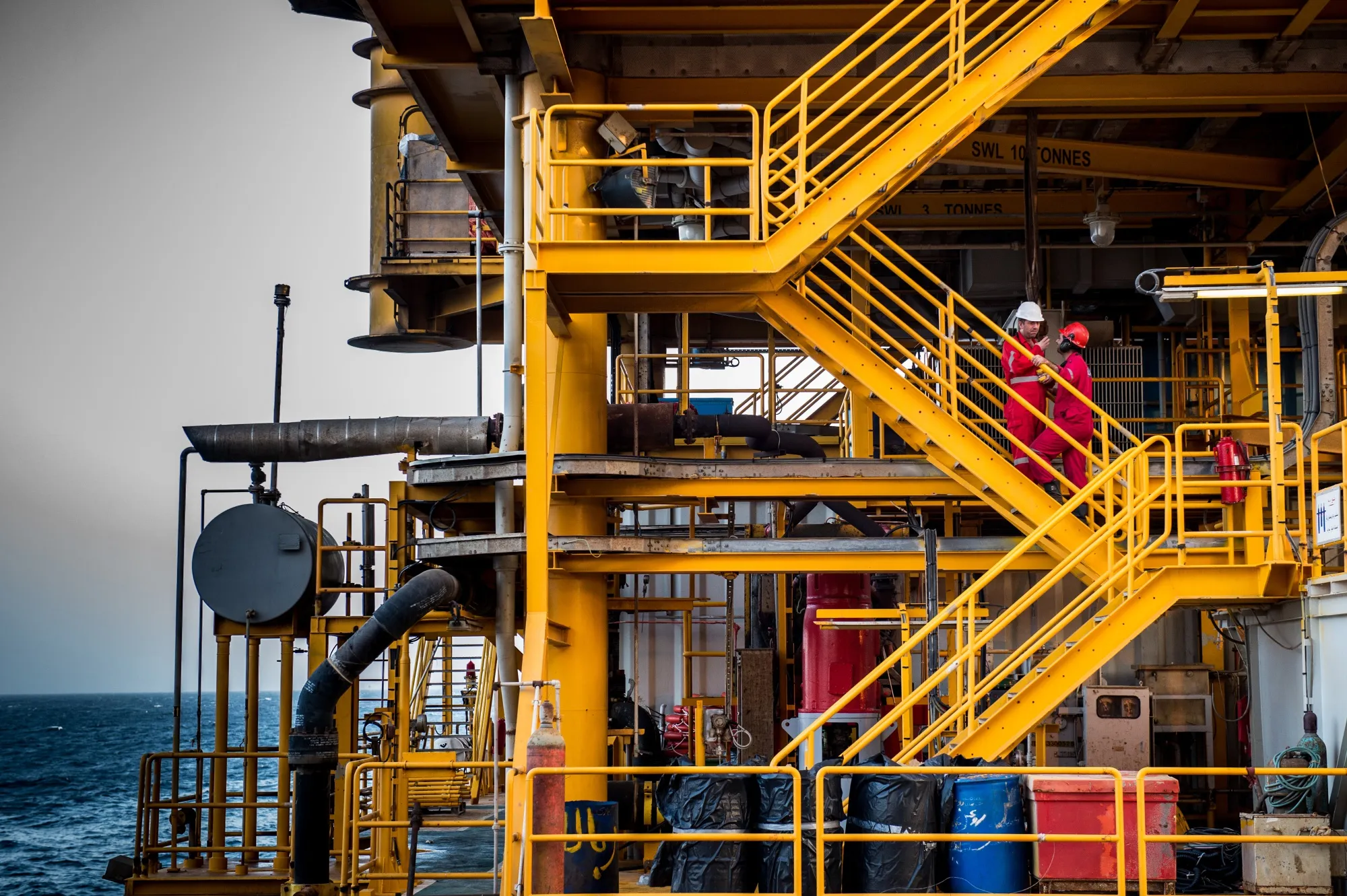 Workers work on&nbsp;an offshore oil platform in the Persian Gulf.&nbsp;