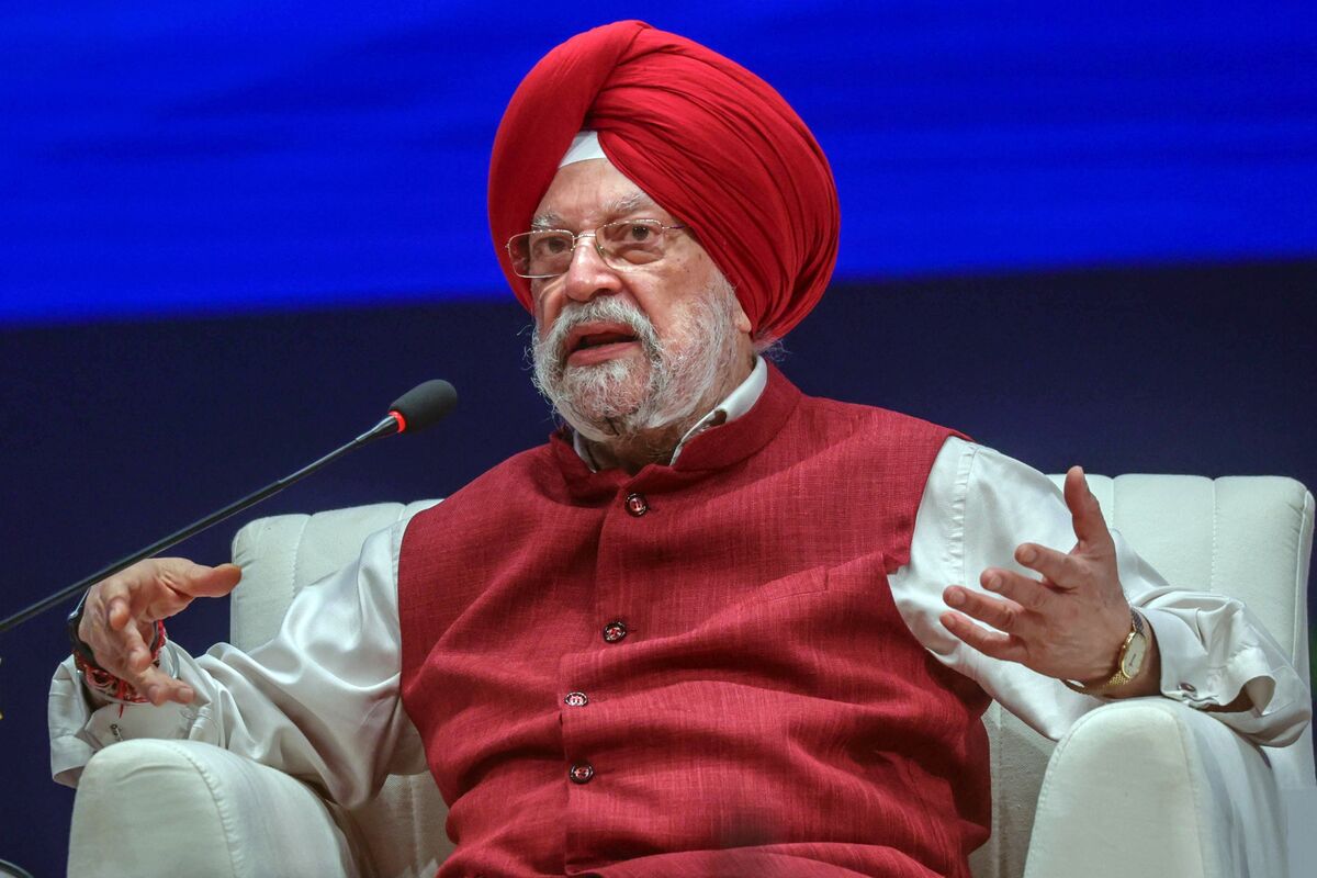 Russian Oil Imports May Continue to Drop, Indian Minister Says