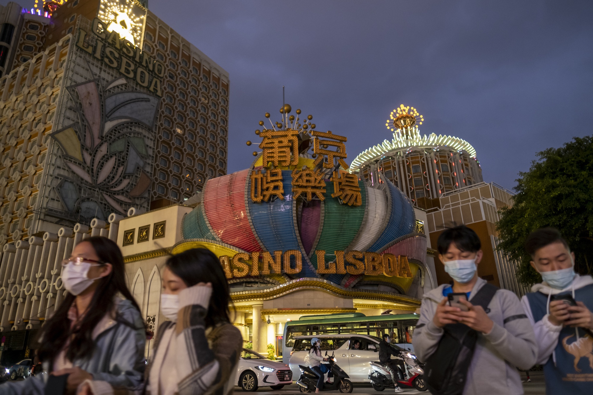 Las Vegas Sands Falls After Missing Second-Quarter Estimates - Bloomberg