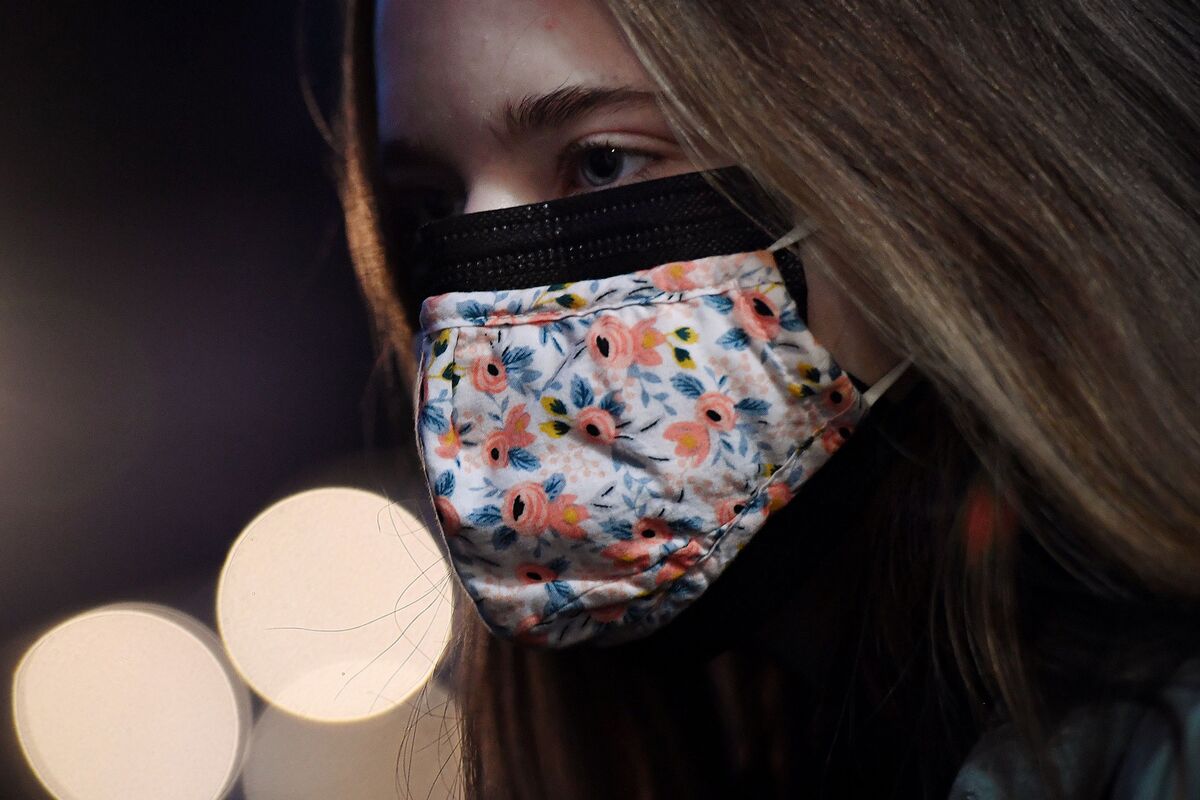 Wearing Two Masks Can Slow Covid19 Spread CDC Bloomberg