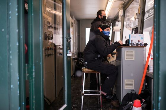 Blowout Jobs Report Signals Economic Resilience in Canada