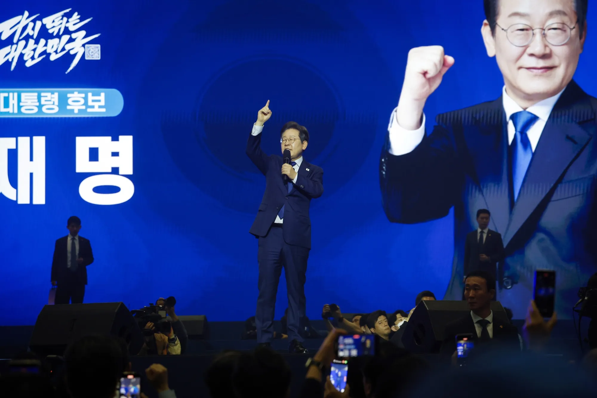 Lee Jae-myung during Democratic Party’s presidential primary election in Goyang on April 27.