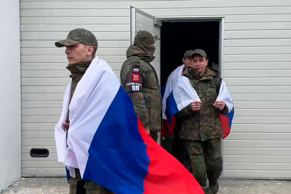Russia and Ukraine Exchange POWs Ahead of Easter Ceasefire