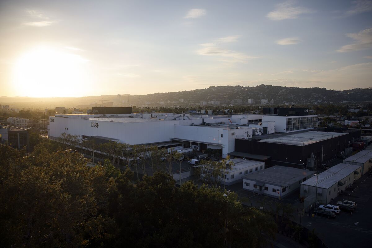 bloomberg.com - John Gittelsohn - Deutsche Bank Forcing Hackman to Shed LA-Area TV and Movie Lots