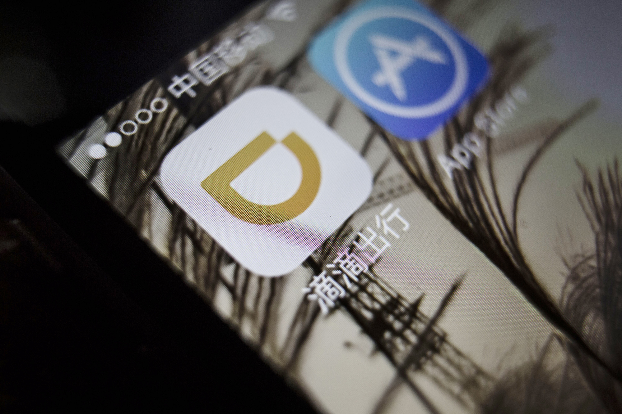 Didi Suspends Carpooling Service After Passenger Is Killed - Bloomberg