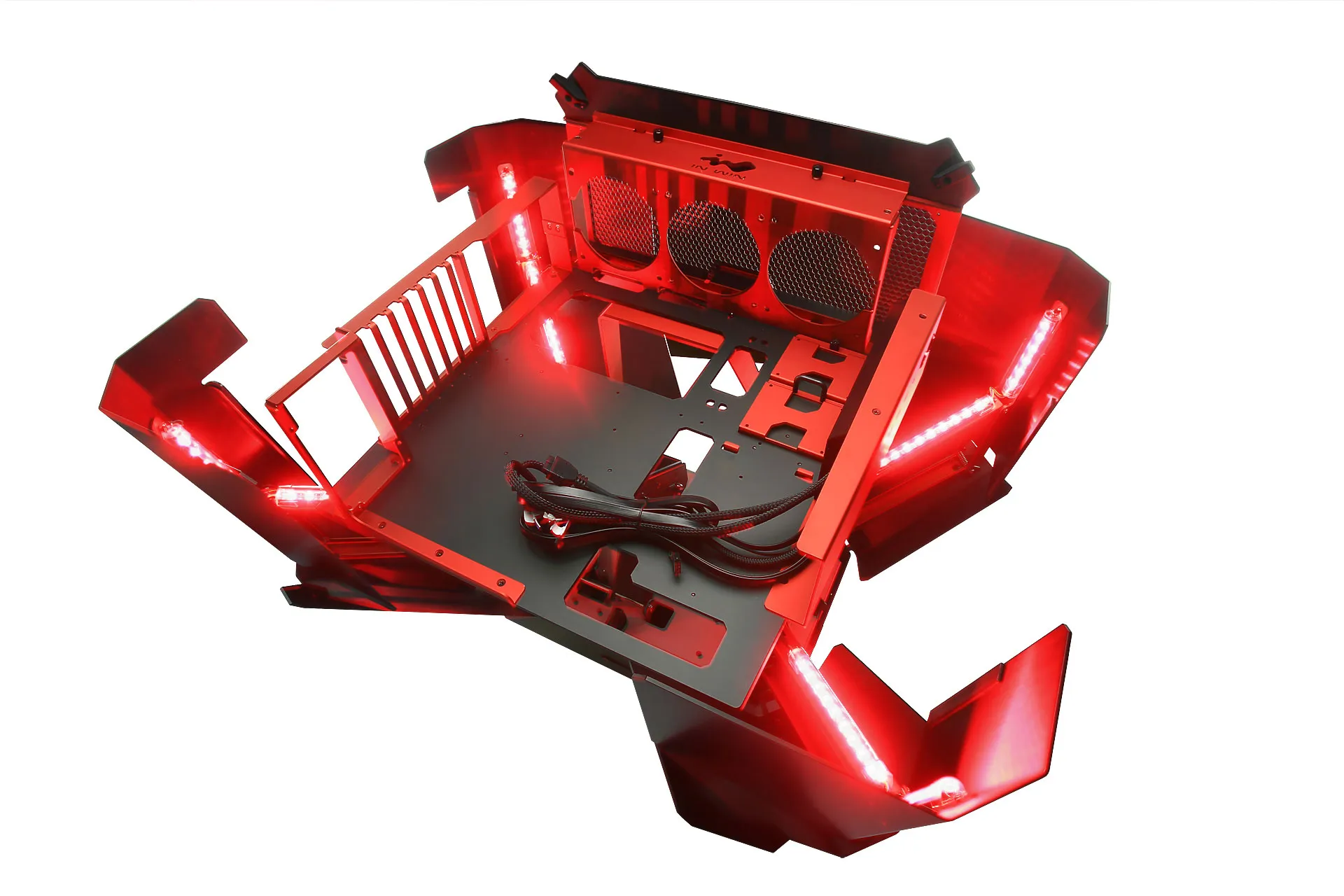 In Win’s mechanized case opens to reveal the components inside.
