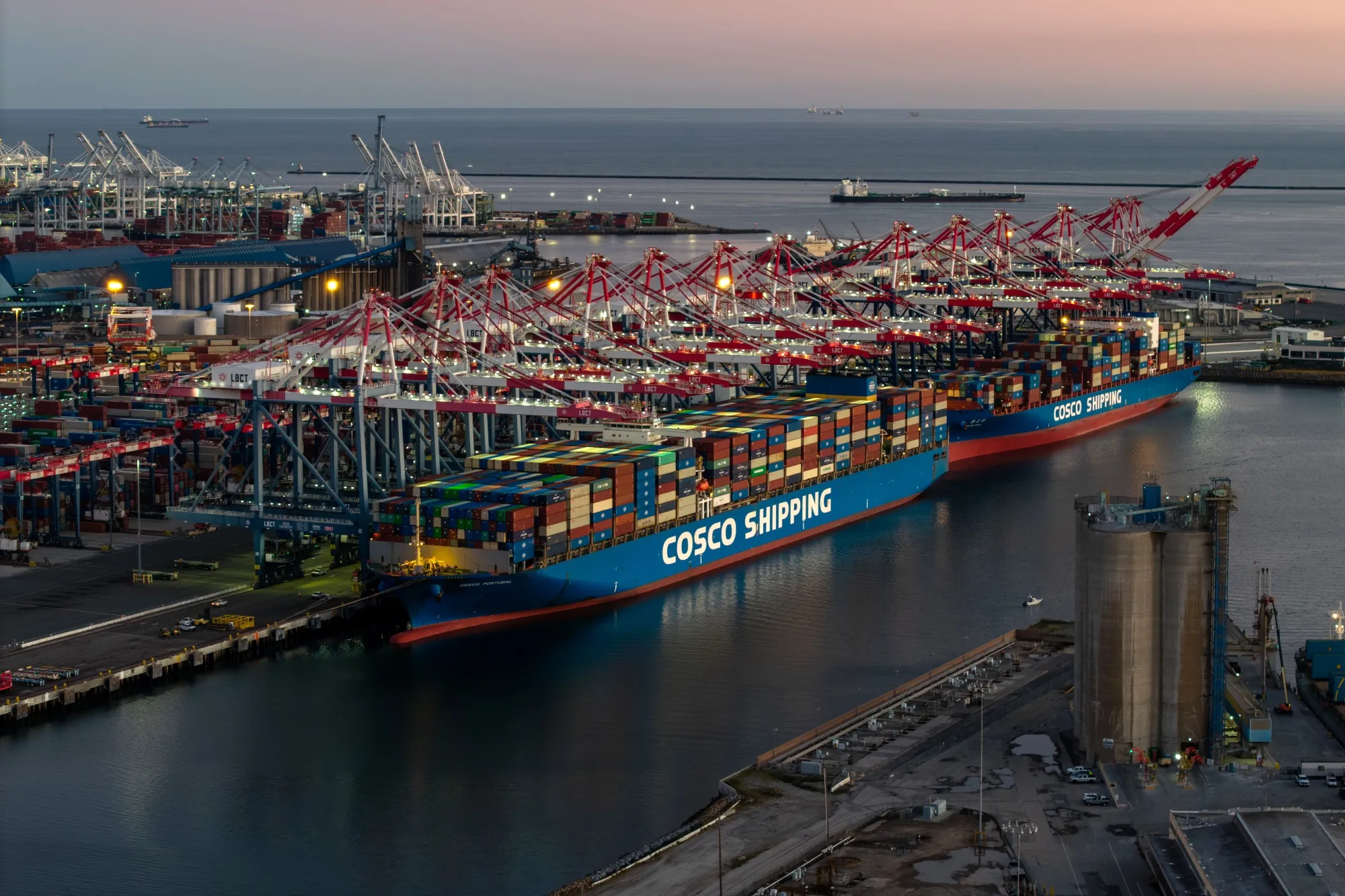 President Donald Trump imposed a 10% global tariff on foreign goods, moving quickly to preserve his trade agenda after the US Supreme Court struck down many of the levies he imposed last year.