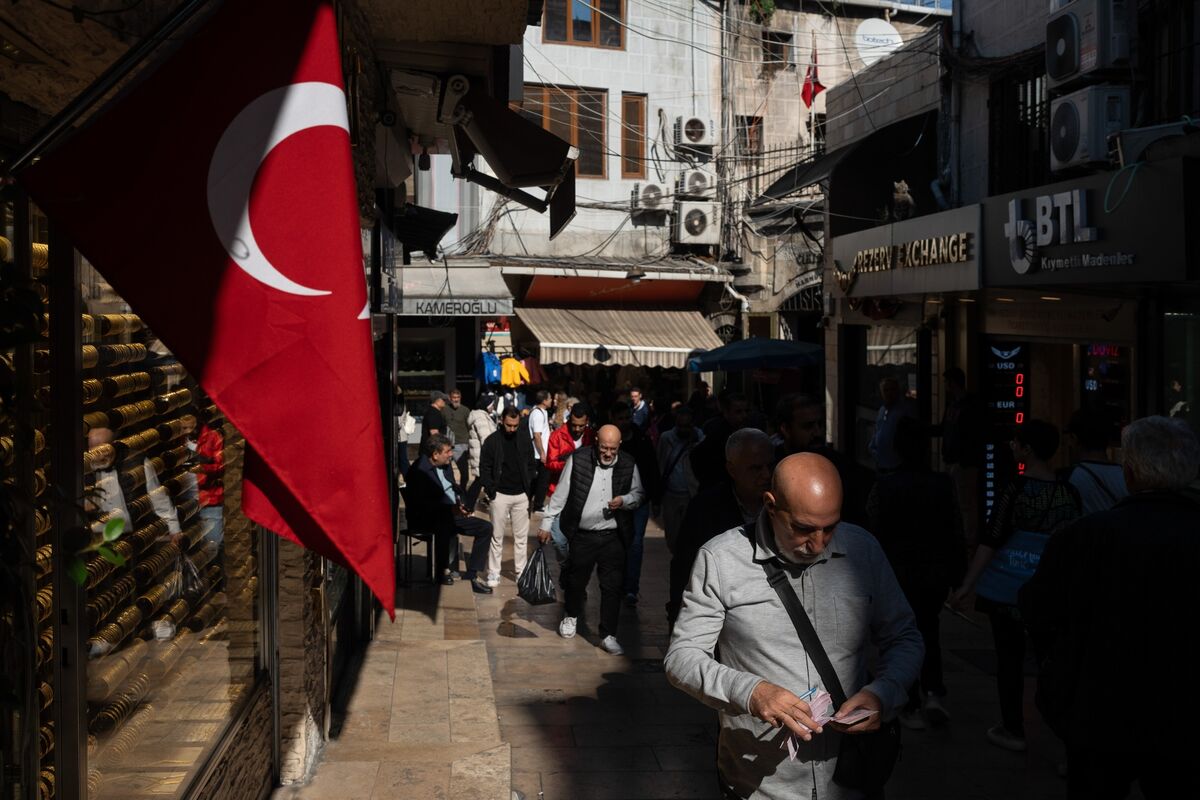 Turkey Depleted Reserves at Record Pace in March Over Iran War