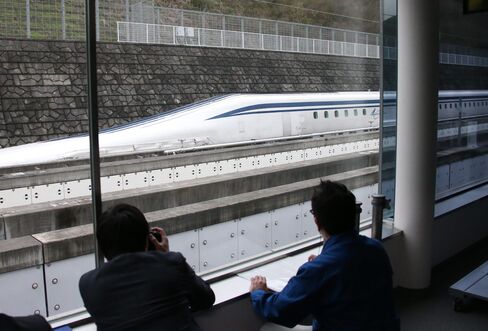 The record-breaking run is part of the tests before JR Central can start commercial operations in 2027 on the Tokyo-Nagoya line, which it’s constructing at a cost of 5.52 trillion yen ($47 billion).