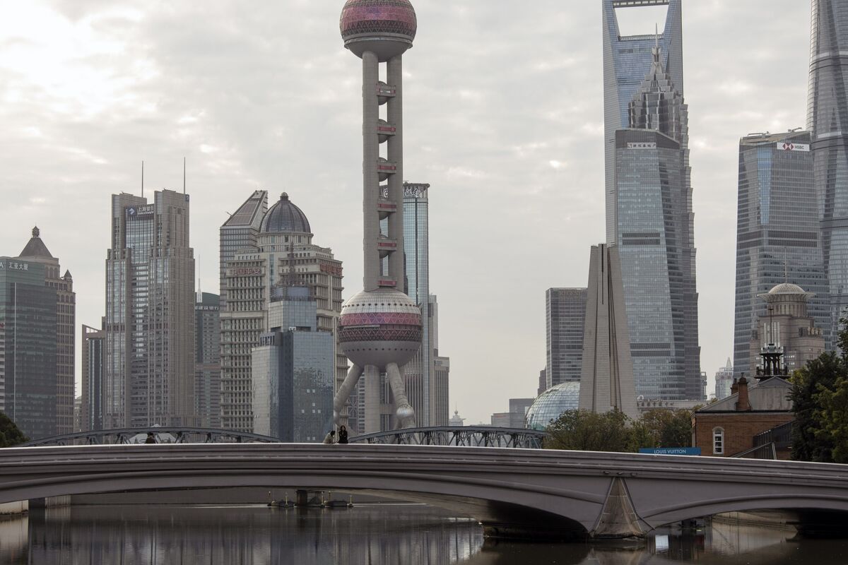 Year-End China Stocks Rally Takes Hold as Foreign Funds Pile In