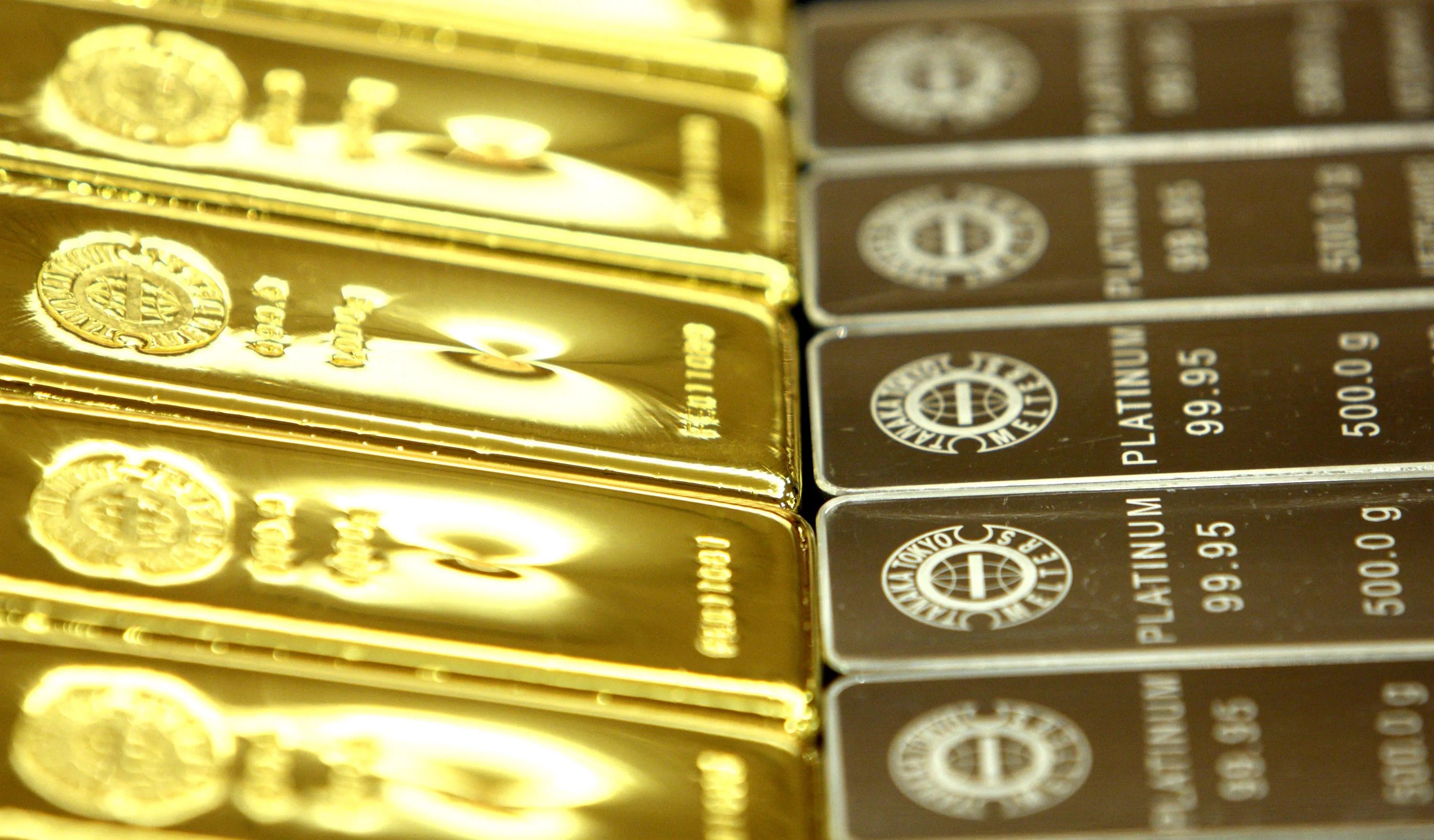 Gold Advances to Record as Platinum Climbs