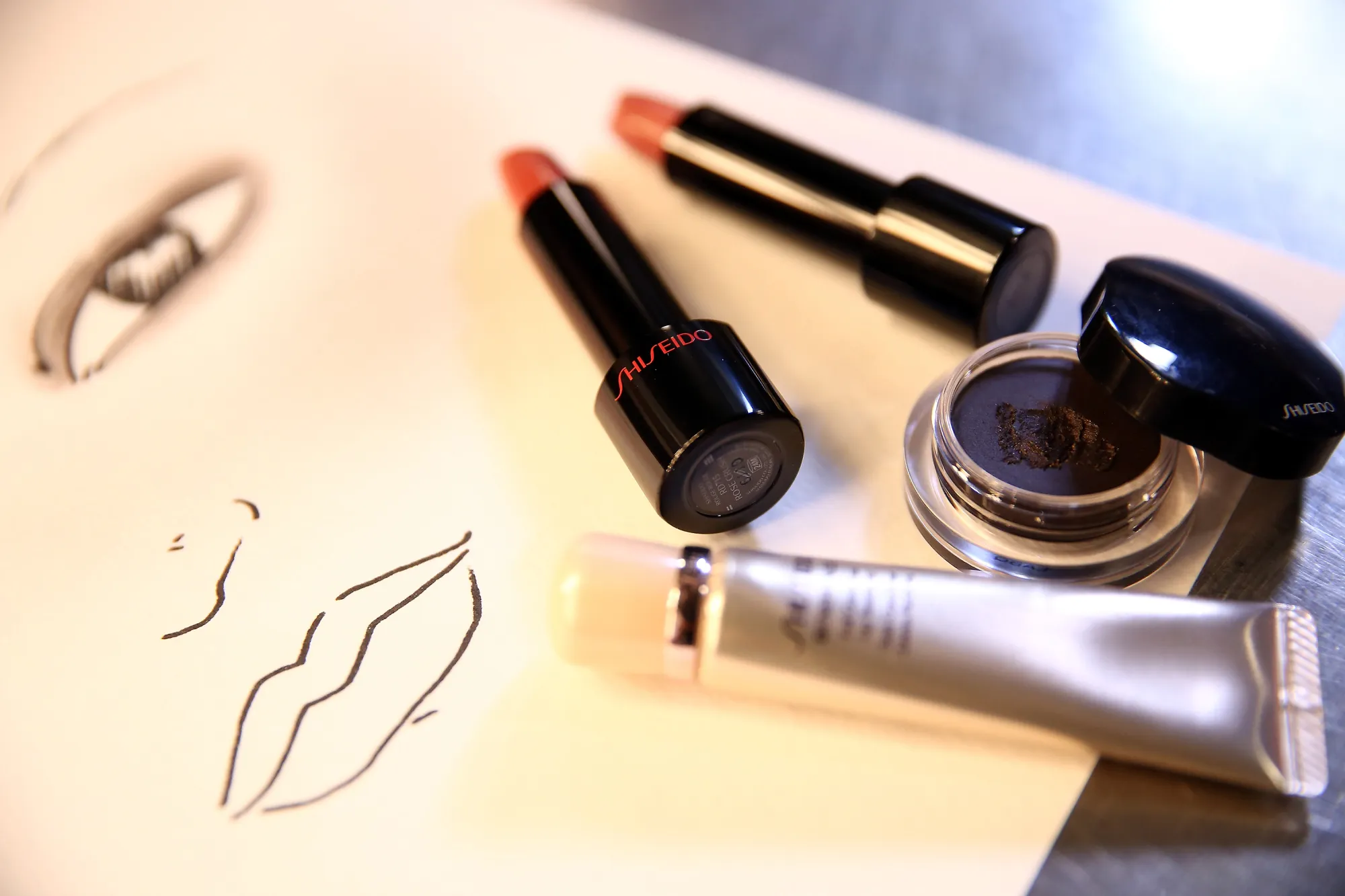 Shiseido make up.