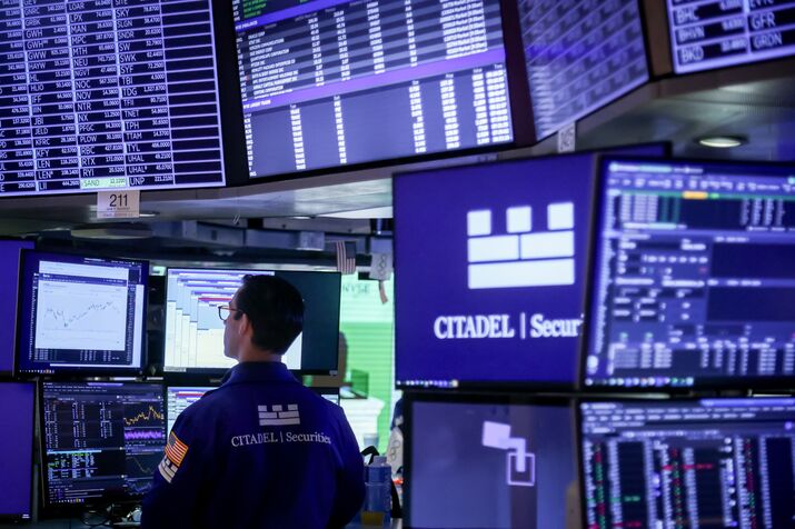 Traders At The New York Stock Exchange As Stocks Stage Comeback At The End Of A Jittery Week