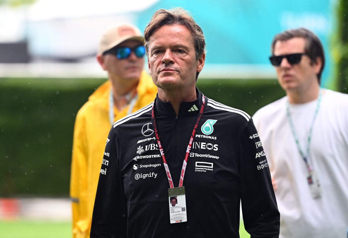 Mercedes Replaces Technology Chief, Promotes CEO Ally