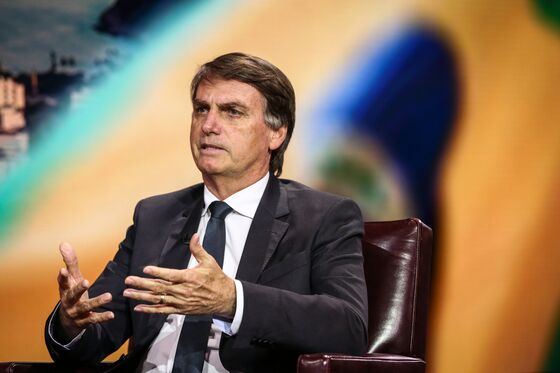 Bolsonaro Keeps Grip on Lead in Brazil Runoff, Poll Says