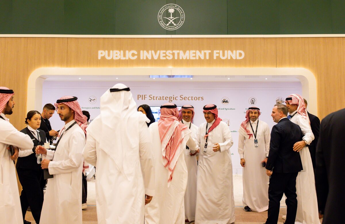 featured image thumbnail for post Saudi Arabias Nearly $1 Trillion Wealth Fund Swings to Profit