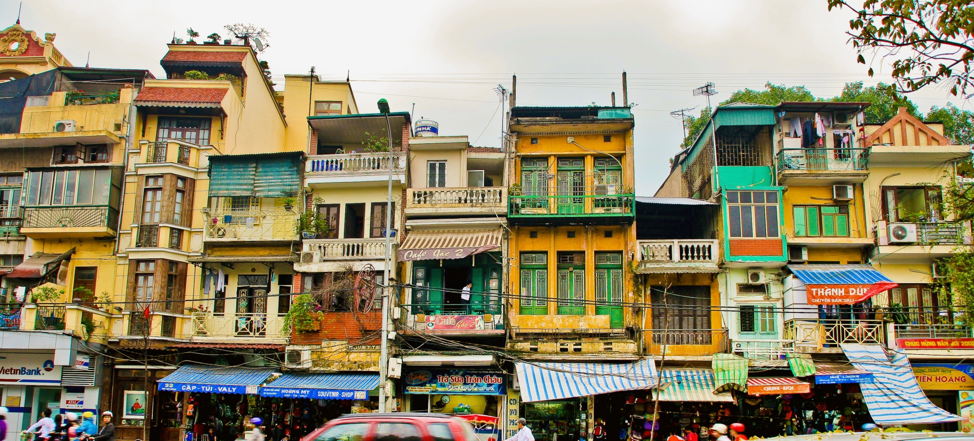 The shophouses’ design mismatches reflect expansion during different eras.